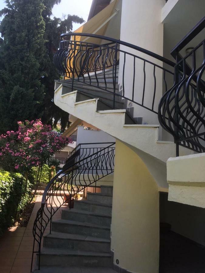 Marco'S Appartments Néa Poteídaia Eksteriør bilde