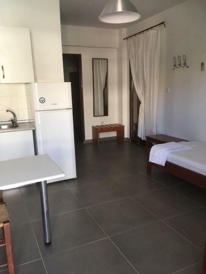 Marco'S Appartments Néa Poteídaia Eksteriør bilde
